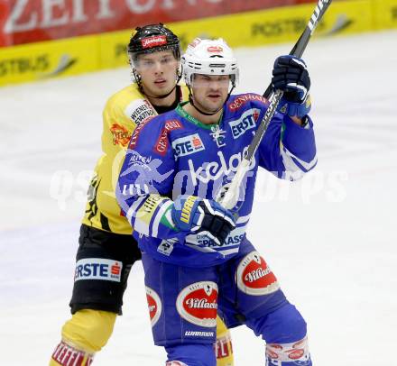 EBEL. Eishockey Bundesliga. EC VSV gegen UPC Vienna Capitals. Curtis Fraser, (VSV), Patrick Peter  (Vienna). Villach, am 22.9.2013.
Foto: Kuess 


---
pressefotos, pressefotografie, kuess, qs, qspictures, sport, bild, bilder, bilddatenbank