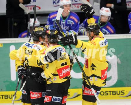 EBEL. Eishockey Bundesliga. EC VSV gegen UPC Vienna Capitals.  Torjubel  Benoit Gratton, Sven Klimbacher, Justin Fletcher (Vienna). Villach, am 22.9.2013.
Foto: Kuess 


---
pressefotos, pressefotografie, kuess, qs, qspictures, sport, bild, bilder, bilddatenbank