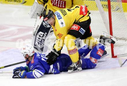 EBEL. Eishockey Bundesliga. EC VSV gegen UPC Vienna Capitals.  Curtis Fraser, (VSV), Adrian Veideman  (Vienna). Villach, am 22.9.2013.
Foto: Kuess 


---
pressefotos, pressefotografie, kuess, qs, qspictures, sport, bild, bilder, bilddatenbank