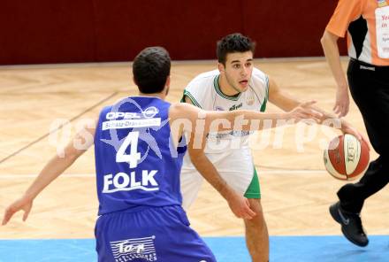 Basketball. Chevrolet Cup 2013. KOS-CELOVEC gegen Redwell Gunners. Feinig Toman (KOS),  Zeglinski Samuel (Redwell Gunners). Klagenfurt, 22.9.2013
Foto: Kuess

---
pressefotos, pressefotografie, kuess, qs, qspictures, sport, bild, bilder, bilddatenbank