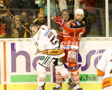 EBEL. Eishockey Bundesliga. KAC gegen Moser Medical Graz 99ers.  Thomas Poeck,  (KAC), Daniel Woger (Graz). Klagenfurt, am 22.9.2013
Foto: Kuess 

---
pressefotos, pressefotografie, kuess, qs, qspictures, sport, bild, bilder, bilddatenbank