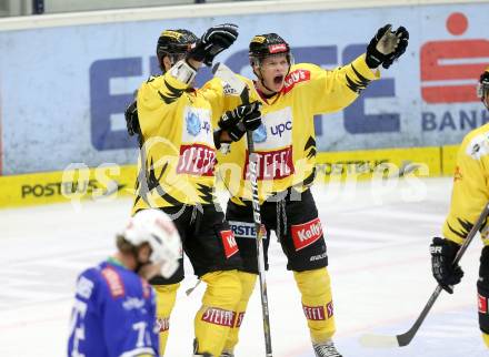 EBEL. Eishockey Bundesliga. EC VSV gegen UPC Vienna Capitals.   Torjubel Michael Schiechl, Kevin Puschnik (Vienna). Villach, am 22.9.2013.
Foto: Kuess 


---
pressefotos, pressefotografie, kuess, qs, qspictures, sport, bild, bilder, bilddatenbank