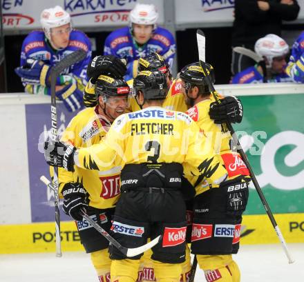 EBEL. Eishockey Bundesliga. EC VSV gegen UPC Vienna Capitals. Torjubel  Benoit Gratton, Sven Klimbacher, Justin Fletcher(Vienna). Villach, am 22.9.2013.
Foto: Kuess 


---
pressefotos, pressefotografie, kuess, qs, qspictures, sport, bild, bilder, bilddatenbank