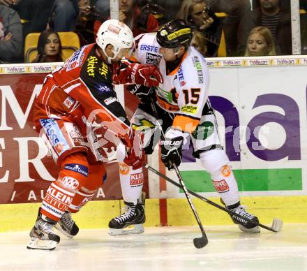 EBEL. Eishockey Bundesliga. KAC gegen Moser Medical Graz 99ers. Johannes Reichel, (KAC),  Andy Sertich (Graz). Klagenfurt, am 22.9.2013
Foto: Kuess 

---
pressefotos, pressefotografie, kuess, qs, qspictures, sport, bild, bilder, bilddatenbank