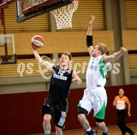 2. Basketball Bundesliga. KOS Posojilnica Bank Celovec gegen BBU Salzburg. Fabian Gallob (KOS), Matthias Weissl (Salzburg). Klagenfurt, 28.9.2013.
Foto: Kuess
---
pressefotos, pressefotografie, kuess, qs, qspictures, sport, bild, bilder, bilddatenbank