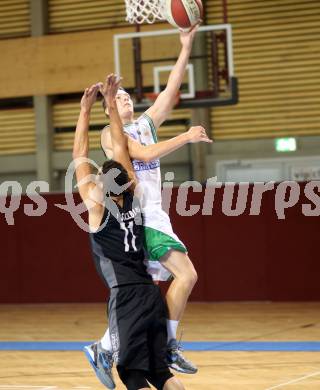 2. Basketball Bundesliga. KOS Posojilnica Bank Celovec gegen BBU Salzburg. Pasterk Simon (KOS), Ferreira Renan (Salzburg). Klagenfurt, 28.9.2013.
Foto: Kuess
---
pressefotos, pressefotografie, kuess, qs, qspictures, sport, bild, bilder, bilddatenbank