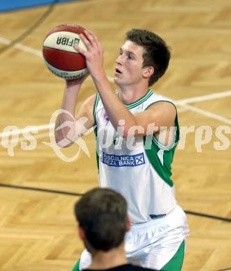 2. Basketball Bundesliga. KOS Posojilnica Bank Celovec gegen BBU Salzburg. Andi Smrtnik (KOS). Klagenfurt, 28.9.2013.
Foto: Kuess
---
pressefotos, pressefotografie, kuess, qs, qspictures, sport, bild, bilder, bilddatenbank