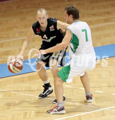 2. Basketball Bundesliga. KOS Posojilnica Bank Celovec gegen BBU Salzburg. Papic Rok  (KOS), Martin Schubert (Salzburg). . Klagenfurt, 28.9.2013.
Foto: Kuess
---
pressefotos, pressefotografie, kuess, qs, qspictures, sport, bild, bilder, bilddatenbank