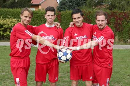 Fussball 2. Klasse D. Eberndorf. Horst Ernst Kummer, Alexander Birbaumer, Andreas Janz, Martin Sager. Eberndorf, 28.9.2013.
Foto: Kuess
---
pressefotos, pressefotografie, kuess, qs, qspictures, sport, bild, bilder, bilddatenbank