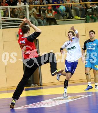 HLA. Handball BUndesliga. SC Ferlach gegen HC Linz AG. Mathias Rath, (Ferlach), Benjamin Eichinger  (Linz). Ferlach, 28.9.2013.
Foto: Kuess
---
pressefotos, pressefotografie, kuess, qs, qspictures, sport, bild, bilder, bilddatenbank