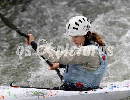 Wildwassersport. Alpe Adria Kanu Slalom. GURK 2013. Lisa Leitner. Gurkerbruecke, 29.9.2013.
Foto: Kuess
---
pressefotos, pressefotografie, kuess, qs, qspictures, sport, bild, bilder, bilddatenbank