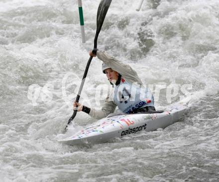 Wildwassersport. Alpe Adria Kanu Slalom. GURK 2013. Lisa Leitner. Gurkerbruecke, 29.9.2013.
Foto: Kuess
---
pressefotos, pressefotografie, kuess, qs, qspictures, sport, bild, bilder, bilddatenbank