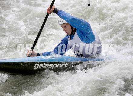 Wildwassersport. Alpe Adria Kanu Slalom. GURK 2013. Clemens Possnig. Gurkerbruecke, 29.9.2013.
Foto: Kuess
---
pressefotos, pressefotografie, kuess, qs, qspictures, sport, bild, bilder, bilddatenbank