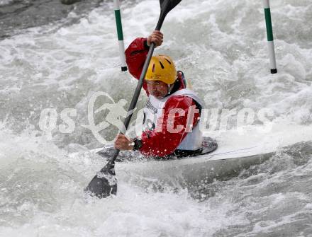 Wildwassersport. Alpe Adria Kanu Slalom. GURK 2013. Norbert Sattler. Gurkerbruecke, 29.9.2013.
Foto: Kuess
---
pressefotos, pressefotografie, kuess, qs, qspictures, sport, bild, bilder, bilddatenbank