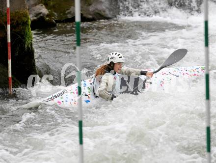 Wildwassersport. Alpe Adria Kanu Slalom. GURK 2013. Lisa Leitner. Gurkerbruecke, 29.9.2013.
Foto: Kuess
---
pressefotos, pressefotografie, kuess, qs, qspictures, sport, bild, bilder, bilddatenbank