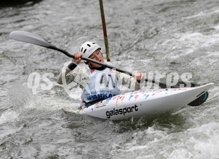 Wildwassersport. Alpe Adria Kanu Slalom. GURK 2013. Lisa Leitner. Gurkerbruecke, 29.9.2013.
Foto: Kuess
---
pressefotos, pressefotografie, kuess, qs, qspictures, sport, bild, bilder, bilddatenbank