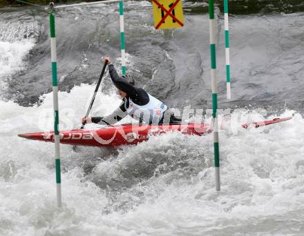 Wildwassersport. Alpe Adria Kanu Slalom. GURK 2013. Nadine Weratschnig. Gurkerbruecke, 29.9.2013.
Foto: Kuess
---
pressefotos, pressefotografie, kuess, qs, qspictures, sport, bild, bilder, bilddatenbank