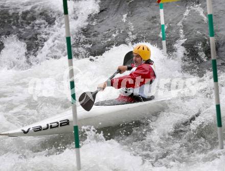 Wildwassersport. Alpe Adria Kanu Slalom. GURK 2013. Norbert Sattler. Gurkerbruecke, 29.9.2013.
Foto: Kuess
---
pressefotos, pressefotografie, kuess, qs, qspictures, sport, bild, bilder, bilddatenbank