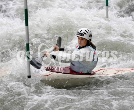 Wildwassersport. Alpe Adria Kanu Slalom. GURK 2013. Valentina Dreier. Gurkerbruecke, 29.9.2013.
Foto: Kuess
---
pressefotos, pressefotografie, kuess, qs, qspictures, sport, bild, bilder, bilddatenbank