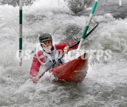 Wildwassersport. Alpe Adria Kanu Slalom. GURK 2013. Mario Leitner. Gurkerbruecke, 29.9.2013.
Foto: Kuess
---
pressefotos, pressefotografie, kuess, qs, qspictures, sport, bild, bilder, bilddatenbank