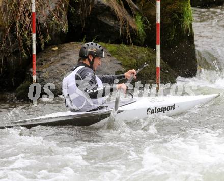 Wildwassersport. Alpe Adria Kanu Slalom. GURK 2013. Manuel Harder. Gurkerbruecke, 29.9.2013.
Foto: Kuess
---
pressefotos, pressefotografie, kuess, qs, qspictures, sport, bild, bilder, bilddatenbank