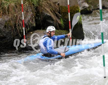 Wildwassersport. Alpe Adria Kanu Slalom. GURK 2013. Clemens Possnig. Gurkerbruecke, 29.9.2013.
Foto: Kuess
---
pressefotos, pressefotografie, kuess, qs, qspictures, sport, bild, bilder, bilddatenbank