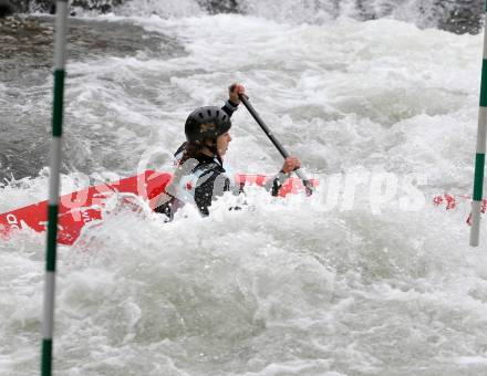 Wildwassersport. Alpe Adria Kanu Slalom. GURK 2013. Nadine Weratschnig. Gurkerbruecke, 29.9.2013.
Foto: Kuess
---
pressefotos, pressefotografie, kuess, qs, qspictures, sport, bild, bilder, bilddatenbank