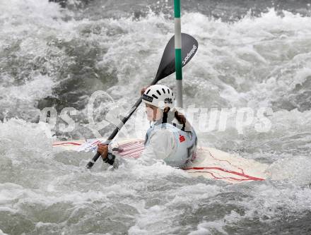 Wildwassersport. Alpe Adria Kanu Slalom. GURK 2013. Valentina Dreier. Gurkerbruecke, 29.9.2013.
Foto: Kuess
---
pressefotos, pressefotografie, kuess, qs, qspictures, sport, bild, bilder, bilddatenbank