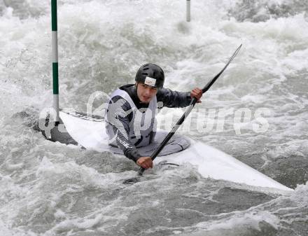 Wildwassersport. Alpe Adria Kanu Slalom. GURK 2013. Manuel Harder. Gurkerbruecke, 29.9.2013.
Foto: Kuess
---
pressefotos, pressefotografie, kuess, qs, qspictures, sport, bild, bilder, bilddatenbank