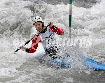 Wildwassersport. Alpe Adria Kanu Slalom. GURK 2013. Dominik Scherwitzl. Gurkerbruecke, 29.9.2013.
Foto: Kuess
---
pressefotos, pressefotografie, kuess, qs, qspictures, sport, bild, bilder, bilddatenbank