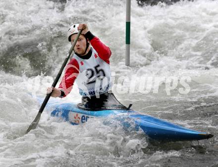 Wildwassersport. Alpe Adria Kanu Slalom. GURK 2013. Dominik Scherwitzl. Gurkerbruecke, 29.9.2013.
Foto: Kuess
---
pressefotos, pressefotografie, kuess, qs, qspictures, sport, bild, bilder, bilddatenbank