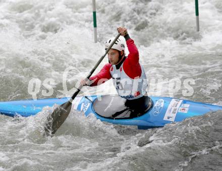 Wildwassersport. Alpe Adria Kanu Slalom. GURK 2013. Dominik Scherwitzl. Gurkerbruecke, 29.9.2013.
Foto: Kuess
---
pressefotos, pressefotografie, kuess, qs, qspictures, sport, bild, bilder, bilddatenbank