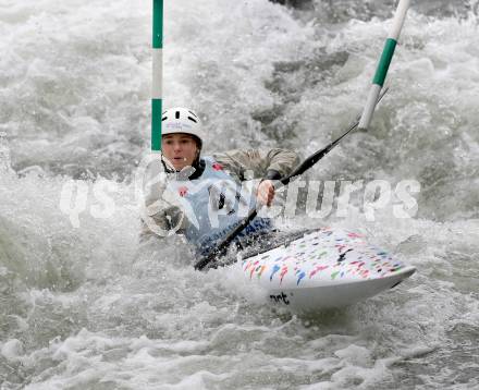 Wildwassersport. Alpe Adria Kanu Slalom. GURK 2013. Lisa Leitner. Gurkerbruecke, 29.9.2013.
Foto: Kuess
---
pressefotos, pressefotografie, kuess, qs, qspictures, sport, bild, bilder, bilddatenbank