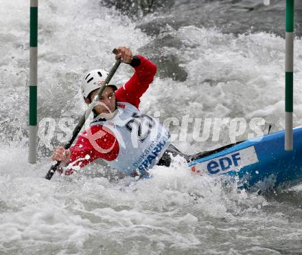 Wildwassersport. Alpe Adria Kanu Slalom. GURK 2013. Dominik Scherwitzl. Gurkerbruecke, 29.9.2013.
Foto: Kuess
---
pressefotos, pressefotografie, kuess, qs, qspictures, sport, bild, bilder, bilddatenbank