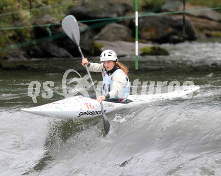 Wildwassersport. Alpe Adria Kanu Slalom. GURK 2013. Lisa Leitner. Gurkerbruecke, 29.9.2013.
Foto: Kuess
---
pressefotos, pressefotografie, kuess, qs, qspictures, sport, bild, bilder, bilddatenbank