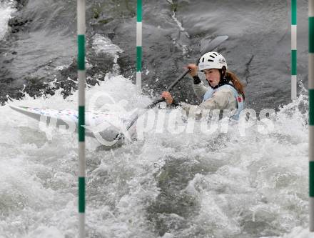 Wildwassersport. Alpe Adria Kanu Slalom. GURK 2013. Lisa Leitner. Gurkerbruecke, 29.9.2013.
Foto: Kuess
---
pressefotos, pressefotografie, kuess, qs, qspictures, sport, bild, bilder, bilddatenbank