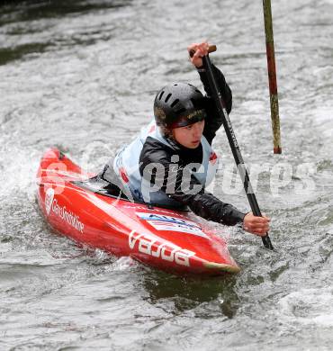 Wildwassersport. Alpe Adria Kanu Slalom. GURK 2013. Nadine Weratschnig. Gurkerbruecke, 29.9.2013.
Foto: Kuess
---
pressefotos, pressefotografie, kuess, qs, qspictures, sport, bild, bilder, bilddatenbank