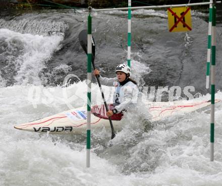 Wildwassersport. Alpe Adria Kanu Slalom. GURK 2013. Valentina Dreier. Gurkerbruecke, 29.9.2013.
Foto: Kuess
---
pressefotos, pressefotografie, kuess, qs, qspictures, sport, bild, bilder, bilddatenbank