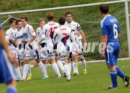 Fussball Unterliga Ost. SG SAK Amateure gegen Ruden. Torjubel SAK. Wiederndorf, am 6.10.2013.
Foto: Kuess
---
pressefotos, pressefotografie, kuess, qs, qspictures, sport, bild, bilder, bilddatenbank