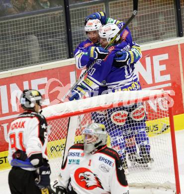 EBEL. Eishockey Bundesliga. EC VSV gegen HC Orli Znojmo. Jubel Brock McBride, Benjamin Petrik (VSV). Villach, am 6.10..2013.
Foto: Kuess 


---
pressefotos, pressefotografie, kuess, qs, qspictures, sport, bild, bilder, bilddatenbank