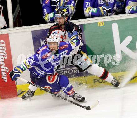 EBEL. Eishockey Bundesliga. EC VSV gegen HC Orli Znojmo. Markus Peintner,  (VSV), Milan Prochazka (Orli Znojmo). Villach, am 6.10..2013.
Foto: Kuess 


---
pressefotos, pressefotografie, kuess, qs, qspictures, sport, bild, bilder, bilddatenbank