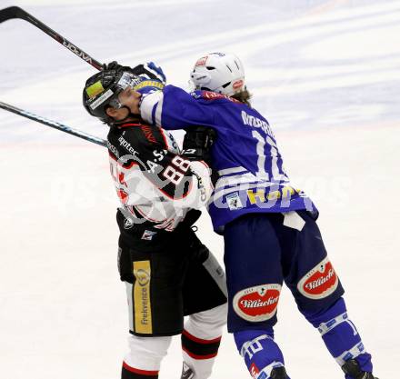EBEL. Eishockey Bundesliga. EC VSV gegen HC Orli Znojmo. Rauferei Brock McBride,  (VSV), Adam Havlik (Orli Znojmo).. Villach, am 6.10..2013.
Foto: Kuess 


---
pressefotos, pressefotografie, kuess, qs, qspictures, sport, bild, bilder, bilddatenbank