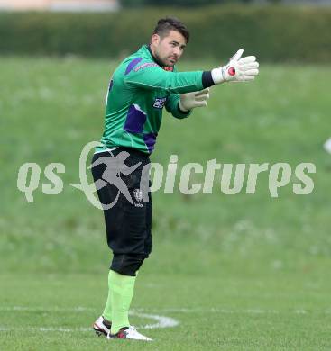 Fussball Unterliga Ost. SG SAK Amateure gegen Ruden. Heinz Weber (SAK). Wiederndorf, am 6.10.2013.
Foto: Kuess
---
pressefotos, pressefotografie, kuess, qs, qspictures, sport, bild, bilder, bilddatenbank