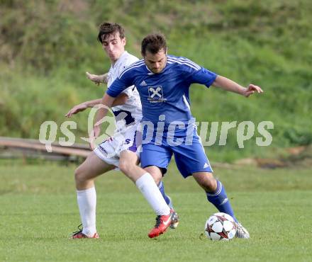 Fussball Unterliga Ost. SG SAK Amateure gegen Ruden. Pajtim Bilali,  (SAK), Michael Sadnek (Ruden). Wiederndorf, am 6.10.2013.
Foto: Kuess
---
pressefotos, pressefotografie, kuess, qs, qspictures, sport, bild, bilder, bilddatenbank