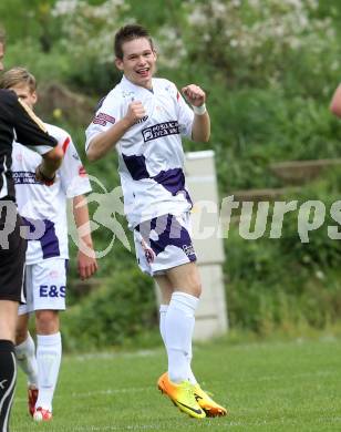 Fussball Unterliga Ost. SG SAK Amateure gegen Ruden. Torjubel Joze Kumprej (SAK). Wiederndorf, am 6.10.2013.
Foto: Kuess
---
pressefotos, pressefotografie, kuess, qs, qspictures, sport, bild, bilder, bilddatenbank