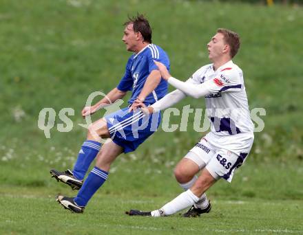 Fussball Unterliga Ost. SG SAK Amateure gegen Ruden. Milos Ilic,  (SAK), Robert Sadnek-Perchtold (Ruden). Wiederndorf, am 6.10.2013.
Foto: Kuess
---
pressefotos, pressefotografie, kuess, qs, qspictures, sport, bild, bilder, bilddatenbank