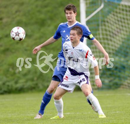 Fussball Unterliga Ost. SG SAK Amateure gegen Ruden. Joze Kumprej, (SAK), Rok Rozeniicnik Korosec  (Ruden). Wiederndorf, am 6.10.2013.
Foto: Kuess
---
pressefotos, pressefotografie, kuess, qs, qspictures, sport, bild, bilder, bilddatenbank