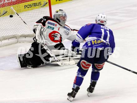 EBEL. Eishockey Bundesliga. EC VSV gegen HC Orli Znojmo. Derek Ryan, (VSV), Sasu Hovi  (Orli Znojmo). Villach, am 6.10..2013.
Foto: Kuess 


---
pressefotos, pressefotografie, kuess, qs, qspictures, sport, bild, bilder, bilddatenbank