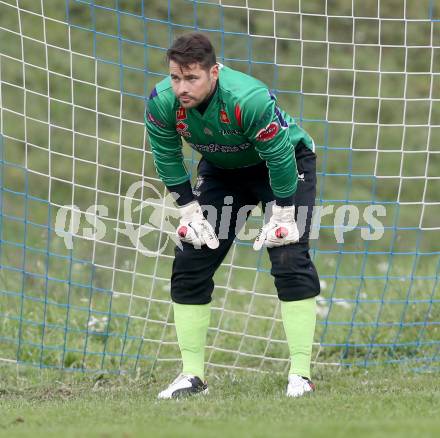 Fussball Unterliga Ost. SG SAK Amateure gegen Ruden. Heinz Weber (SAK). Wiederndorf, am 6.10.2013.
Foto: Kuess
---
pressefotos, pressefotografie, kuess, qs, qspictures, sport, bild, bilder, bilddatenbank