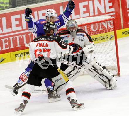 EBEL. Eishockey Bundesliga. EC VSV gegen HC Orli Znojmo. Derek Ryan, (VSV), Ondrej Fiala, Sasu Hovi  (Orli Znojmo). Villach, am 6.10..2013.
Foto: Kuess 


---
pressefotos, pressefotografie, kuess, qs, qspictures, sport, bild, bilder, bilddatenbank